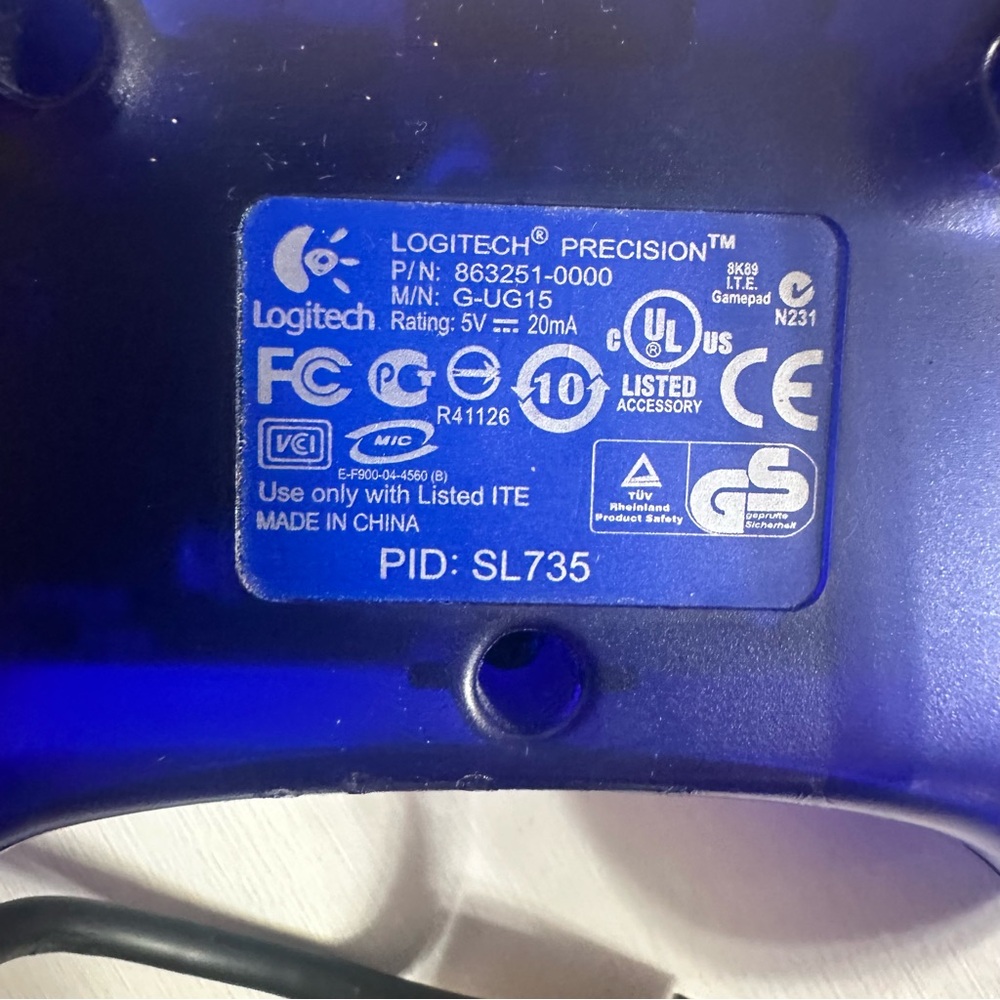 Logitech Precision Controller in Vibrant Blue - Picture 4 of 5